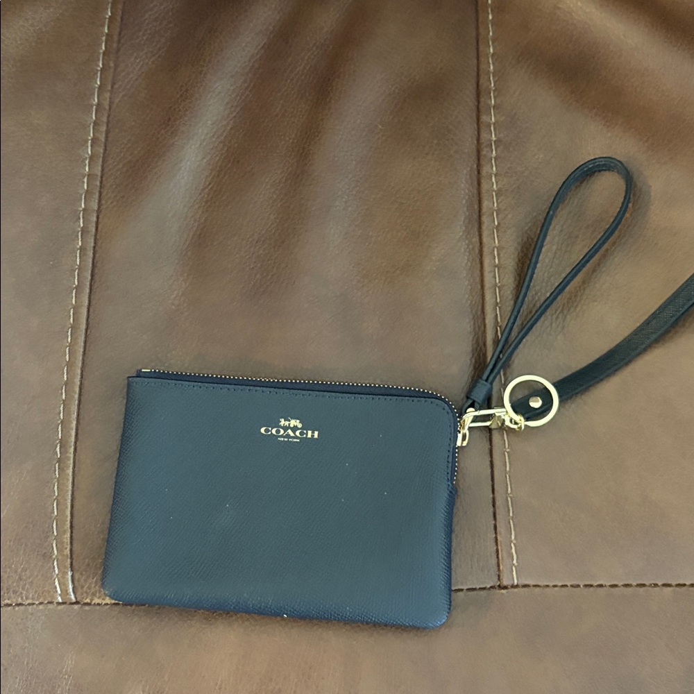 Coach Navy BLUE  Wristlet‎ - Picture 2 of 7